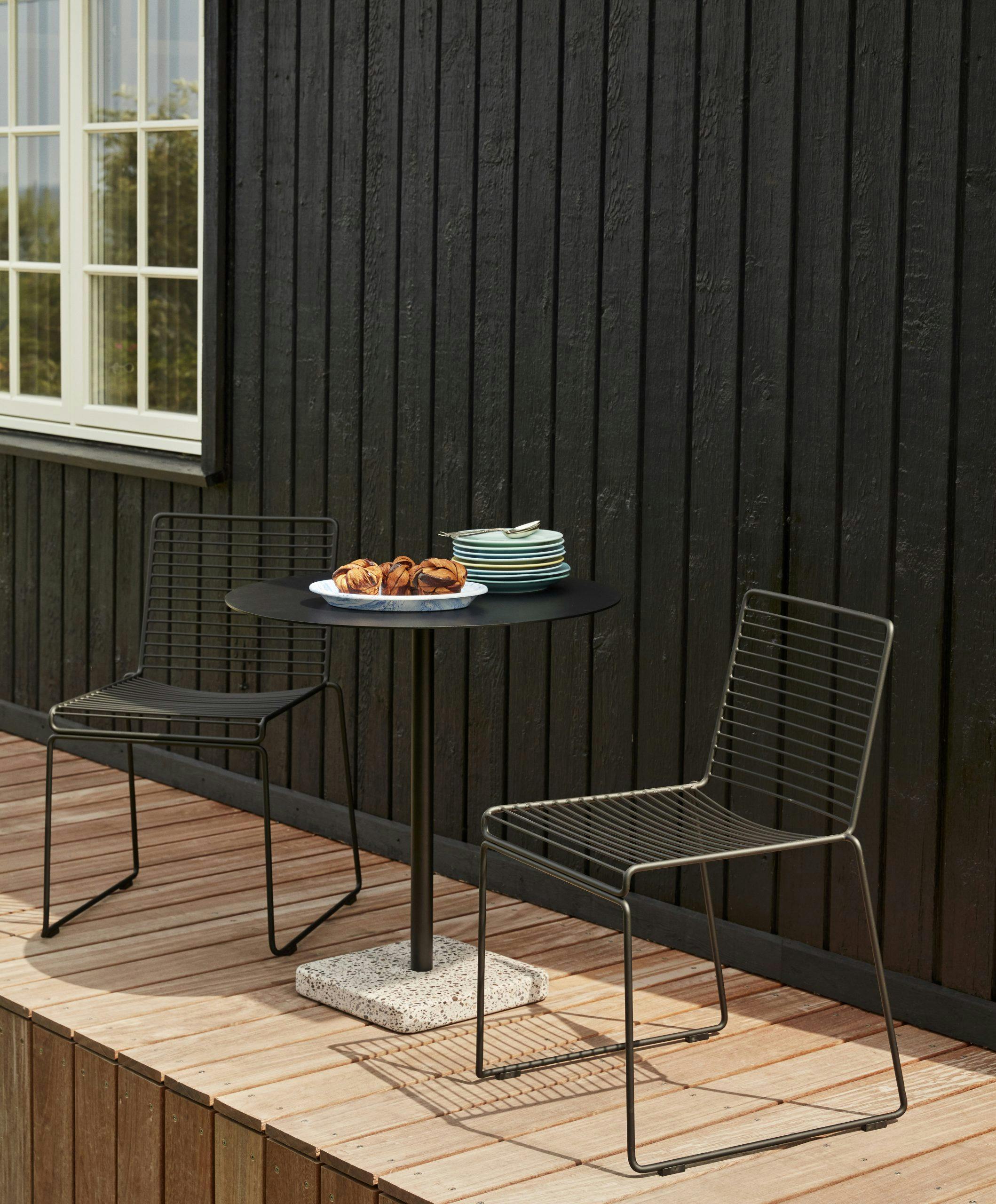 Funksjonell minimalisme svart hagestol fra Brafab